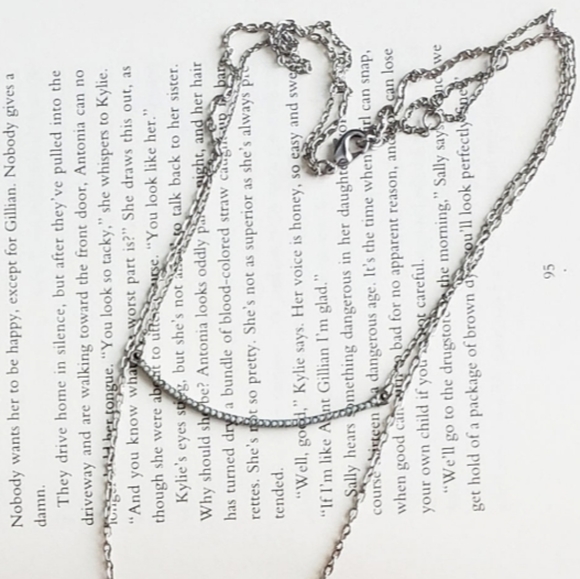 Artsy Daisy Necklace - Picture 7 of 11